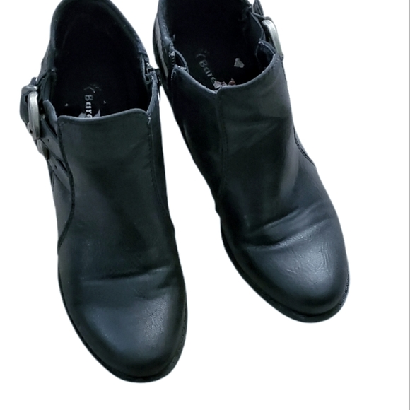 Baretraps Cute Black ankle boot with double side buckle. - Picture 2 of 8